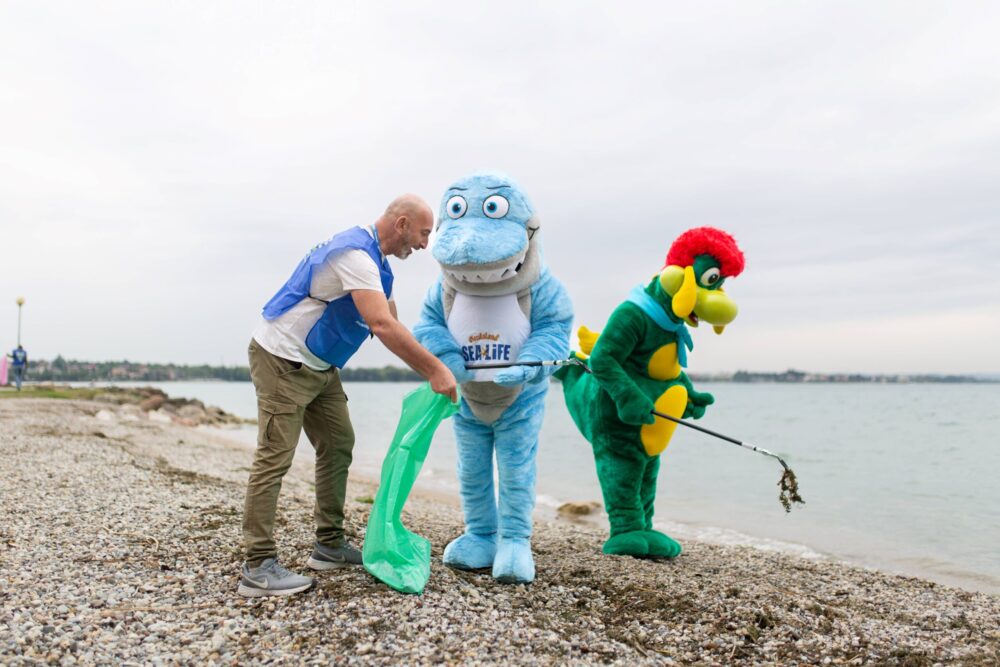 Gardaland SEA LIFE Aquarium at the “24 Hours Global Beach Clean”