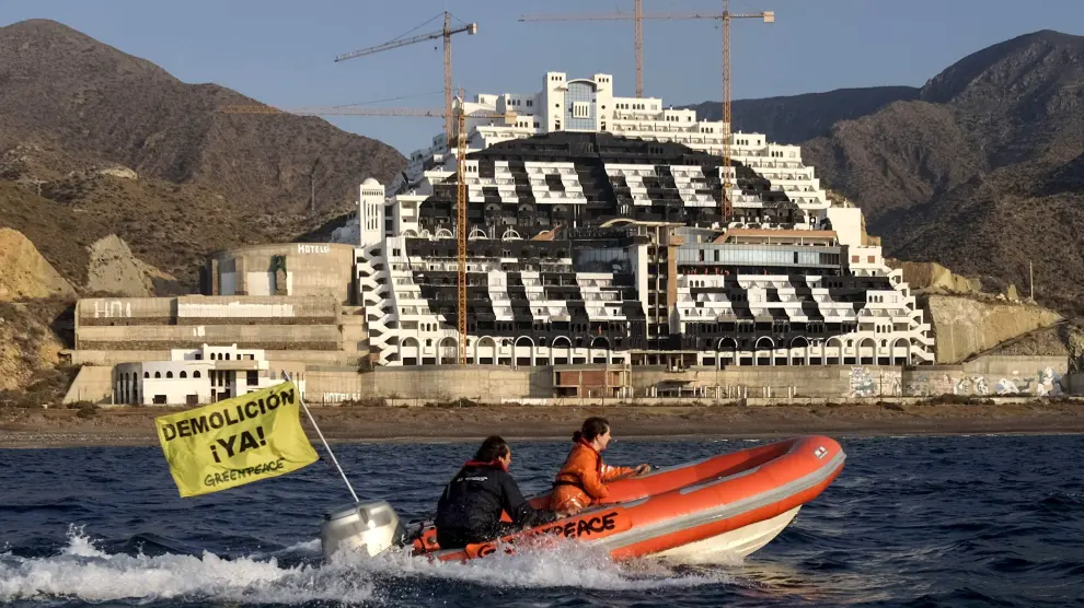 Greenpeace hotel El Algarrobico Carboneras