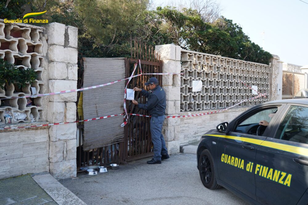 Waterfront villa, used as an illegal dumping site, in Bari