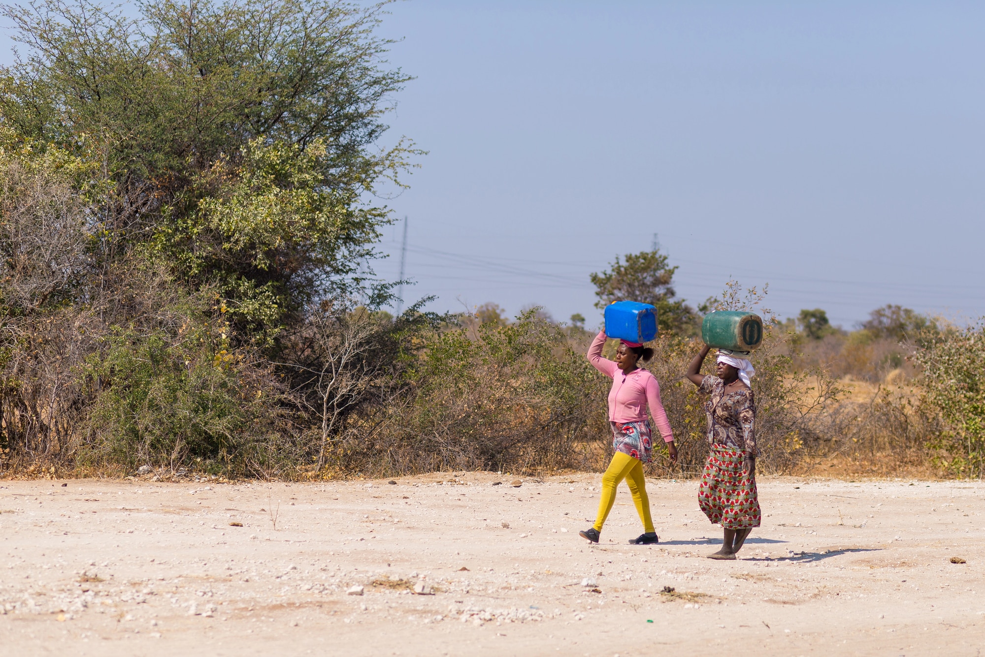 Día Mundial Agua 2025 mujeres niñas víctimas crisis mundial